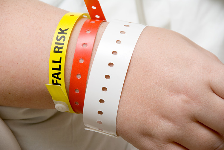 How the colour of a wristband can improve patient management ?